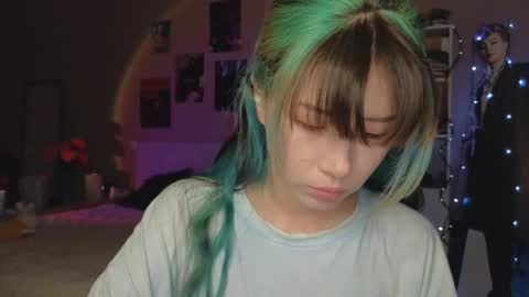 EveEva online show from October 2025 01:03:02 AM