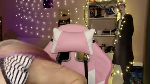 Snapshot of _eve____ chatting on February 2026 02:04:01 AM EveEva online show from February 2026 02:04:01 AM