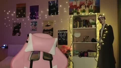 EveEva online show from April 2026 01:01:02 AM