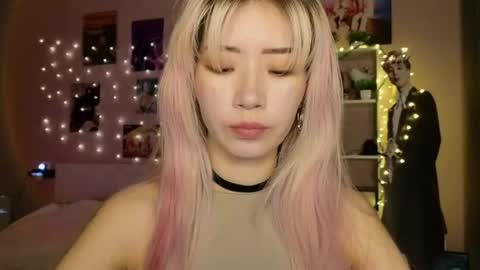 EveEva online show from April 2026 01:09:02 AM