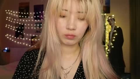 EveEva online show from April 2026 02:58:01 AM