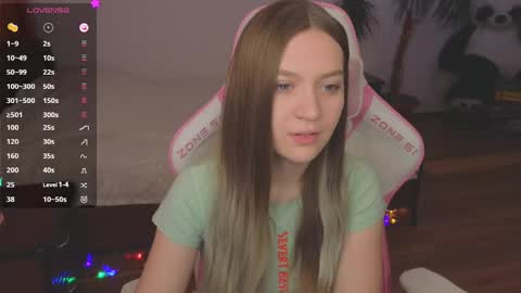 Snapshot of _evellyn_ chatting on December 2024 06:25:02 AM Evie online show from December 2024 06:25:02 AM