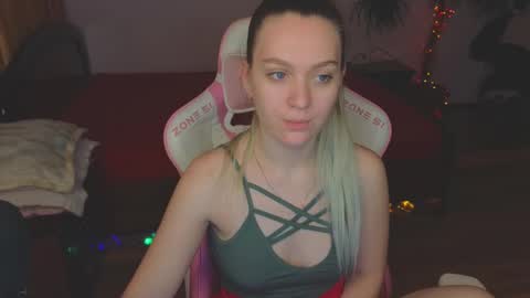 Snapshot of _evellyn_ chatting on December 2024 08:23:02 AM Evie online show from December 2024 08:23:02 AM