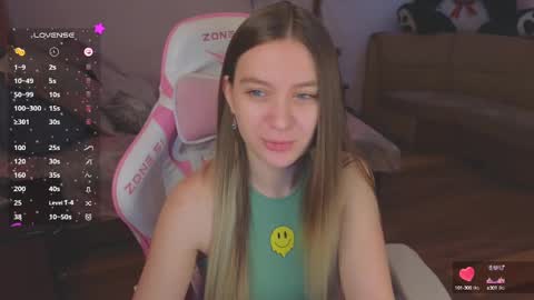 Snapshot of _evellyn_ chatting on January 2025 03:59:01 AM Evie online show from January 2025 03:59:01 AM