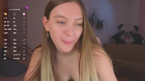 Snapshot of _evellyn_ chatting on January 2025 07:04:02 AM Evie online show from January 2025 07:04:02 AM