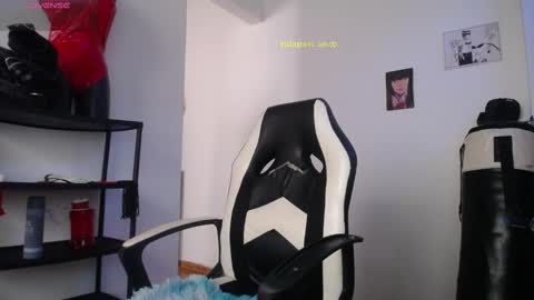  Exa help me position myself with your thumb up thanks  online show from February 2025 12:10:02 PM