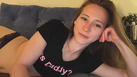 Snapshot of _feli_ chatting on February 2025 01:53:02 AM all my social online show from February 2025 01:53:02 AM