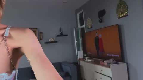 Lola 3  online show from November 2025 02:10:02 AM