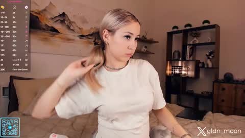 Snapshot of _golden_moon_ chatting on October 2025 08:09:02 PM Rina online show from October 2025 08:09:02 PM