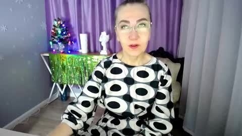 _greybunny_ online show from January 2025 07:12:02 AM