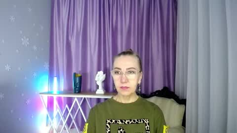 _greybunny_ online show from September 2025 08:14:02 AM