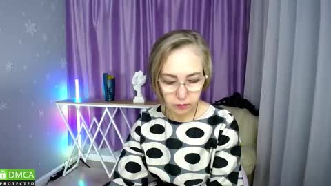 _greybunny_ online show from October 2025 10:25:01 AM