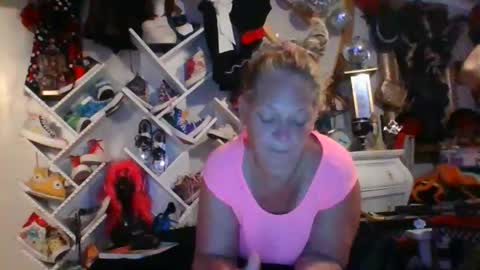 Snapshot of _hitgirly_ chatting on May 2026 04:18:02 AM _hitgirly_ online show from May 2026 04:18:02 AM