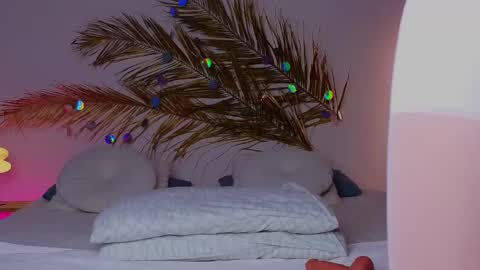 Holly online show from February 2025 12:48:02 PM