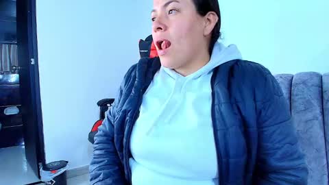 Snapshot of _honey1_ chatting on September 2025 12:09:01 PM Honey online show from September 2025 12:09:01 PM