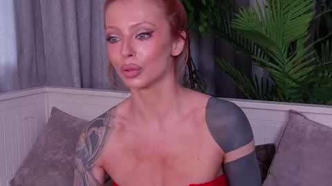 Snapshot of _honeymoney chatting on May 2026 07:13:01 AM Lana online show from May 2026 07:13:01 AM