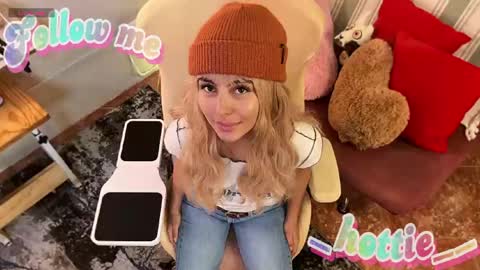 Snapshot of _hottie__ chatting on May 2026 11:13:01 PM _hottie__ online show from May 2026 11:13:01 PM