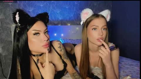 Jess blond and Leila brunette online show from April 2026 01:43:02 PM