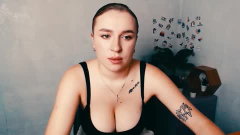 Snapshot of _julianaini_ chatting on November 2025 10:04:02 AM Jolia online show from November 2025 10:04:02 AM