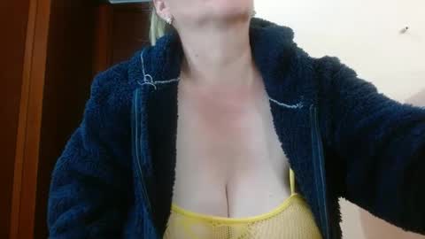 Snapshot of _keiila chatting on January 2025 08:54:01 PM Keiila online show from January 2025 08:54:01 PM