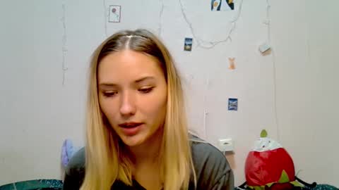 _kikiclark_ online show from September 2025 08:33:02 PM