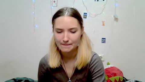 _kikiclark_ online show from September 2025 08:43:01 PM