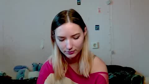 _kikiclark_ online show from October 2025 08:35:01 AM