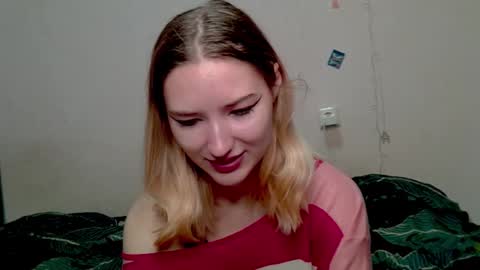 _kikiclark_ online show from October 2025 01:25:02 PM