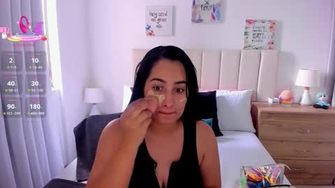 Kim online show from November 2025 08:30:01 PM