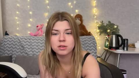 Molly   Emily online show from March 2026 09:50:01 PM
