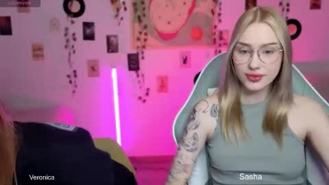 _kitekat_ online show from November 2025 11:12:02 AM