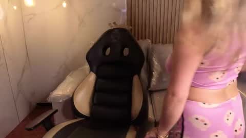 _kitten_1 online show from January 2026 06:02:02 PM