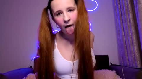 _kylle_ online show from November 2025 08:45:01 PM