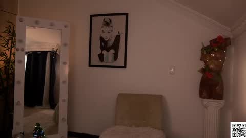 Snapshot of _lady_di chatting on December 2024 03:58:02 AM Not on OF Some stuff for sale online show from December 2024 03:58:02 AM