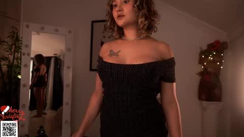 Snapshot of _lady_di chatting on December 2024 04:04:02 AM Not on OF Some stuff for sale online show from December 2024 04:04:02 AM