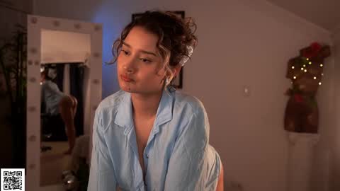 Snapshot of _lady_di chatting on January 2025 03:12:01 AM Not on OF Some stuff for sale online show from January 2025 03:12:01 AM