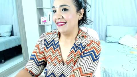 NAILHA SAJANI  online show from December 2024 03:25:02 PM
