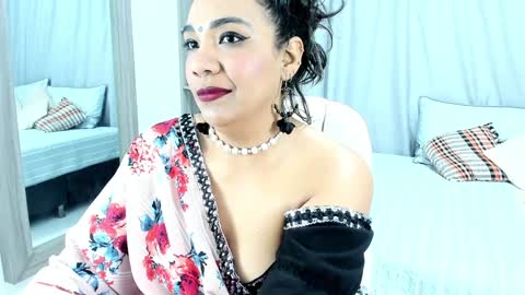 NAILHA SAJANI  online show from December 2024 03:55:01 PM