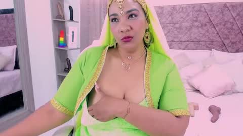 NAILHA SAJANI  online show from February 2025 03:10:01 PM