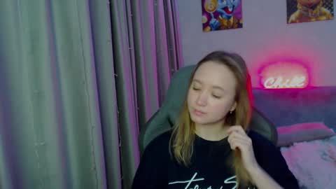 _lalune_ online show from January 2025 11:01:02 PM