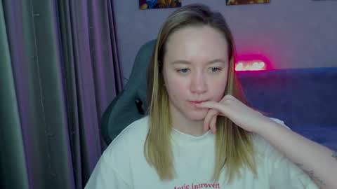 _lalune_ online show from January 2025 09:54:01 PM