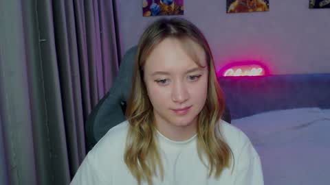 _lalune_ online show from January 2025 12:17:01 AM