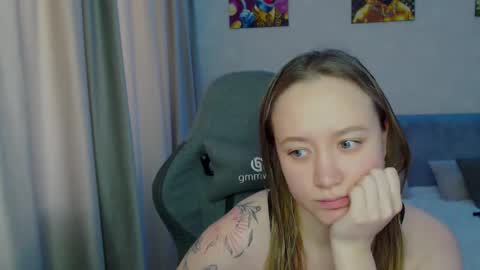 _lalune_ online show from February 2025 06:31:01 AM