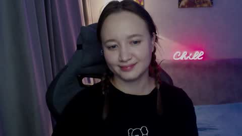 _lalune_ online show from October 2025 02:51:01 PM