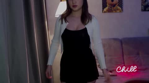 _lalune_ online show from November 2025 11:00:01 AM