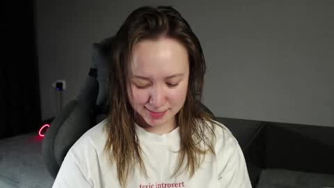 _lalune_ online show from November 2025 08:56:01 PM