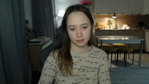 _lalune_ online show from March 2026 06:12:02 PM