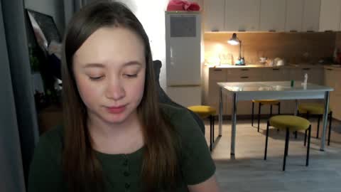 _lalune_ online show from April 2026 06:10:01 PM