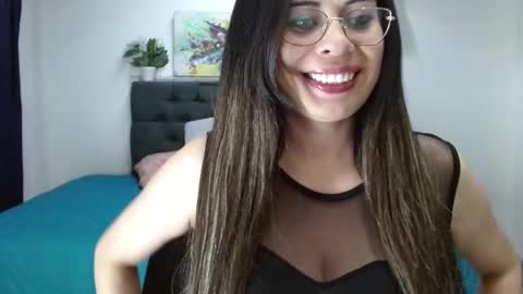 Snapshot of _lara1 chatting on December 2024 07:31:01 AM paulina online show from December 2024 07:31:01 AM
