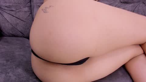 Snapshot of _laurataylor_ chatting on December 2024 02:16:01 AM online show from December 2024 02:16:01 AM